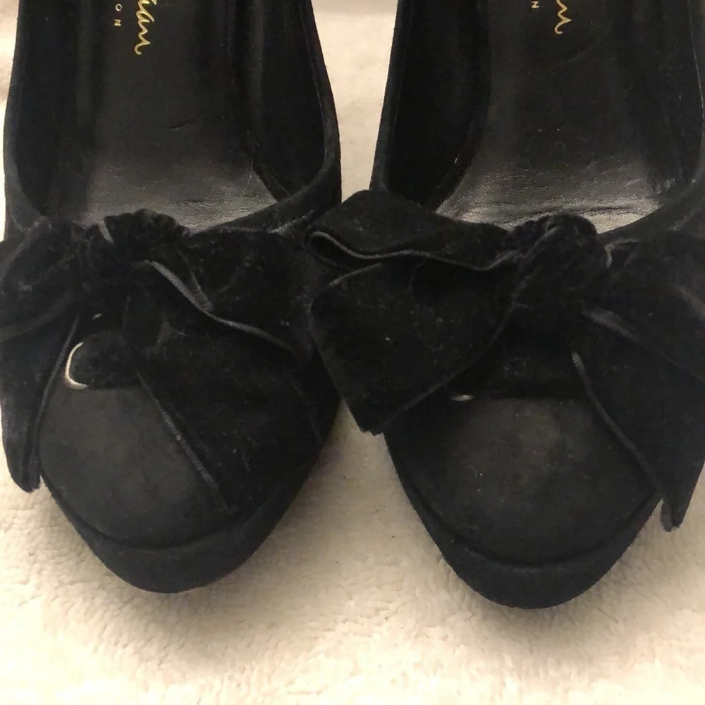 Cole Haan Collection Black Suede 5” Heel Nike air Size 5B